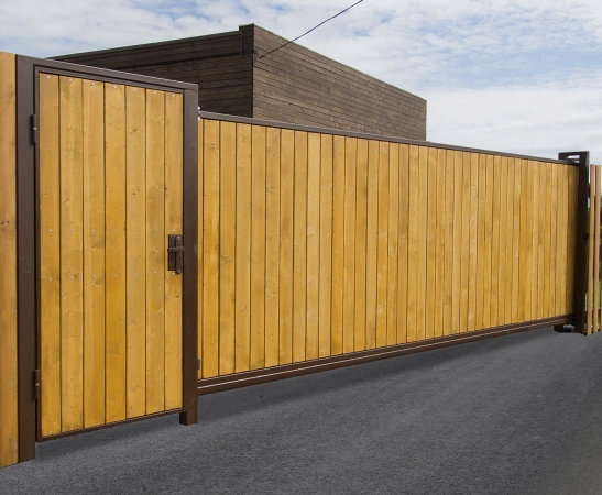 Деревянные ворота в Владикавказе