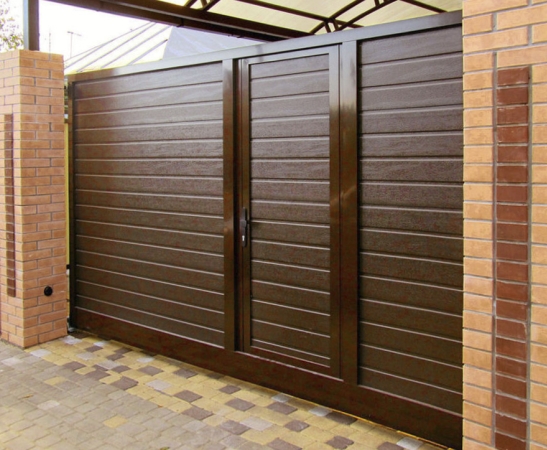 Ворота с калиткой в Владикавказе