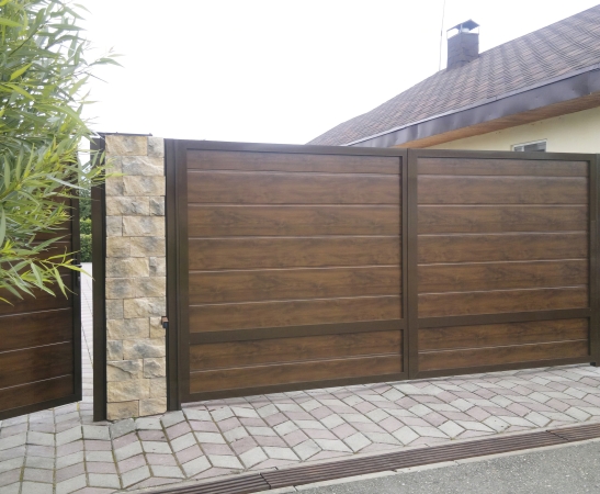 Распашные ворота в Владикавказе